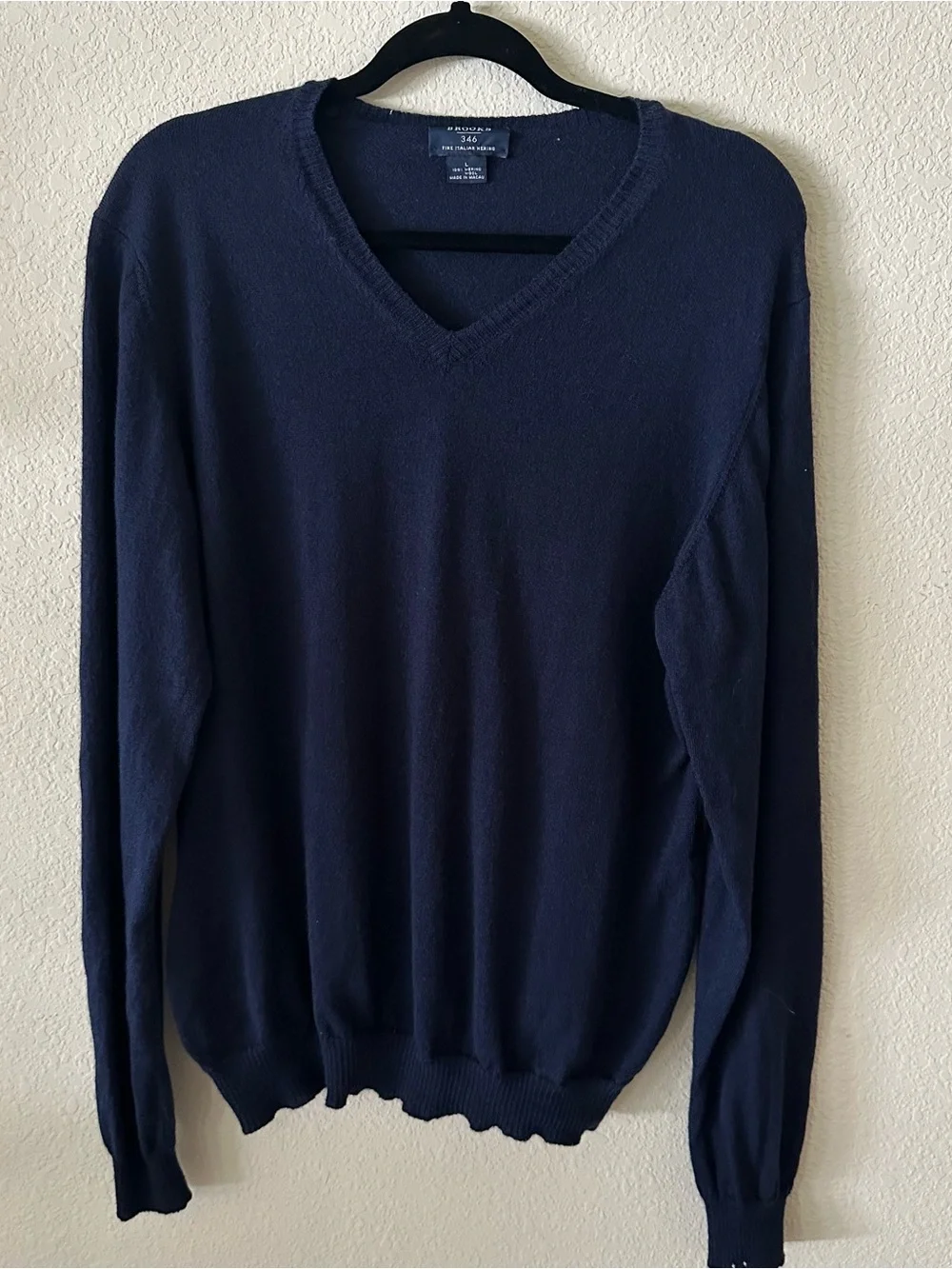 Brooks Men's Navy Blue V-Neck Sweater 100% Merino Wool size Large